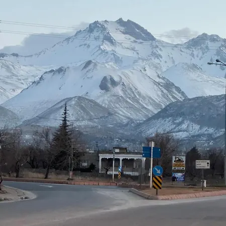 Villa Erciyes Yakin Luex *